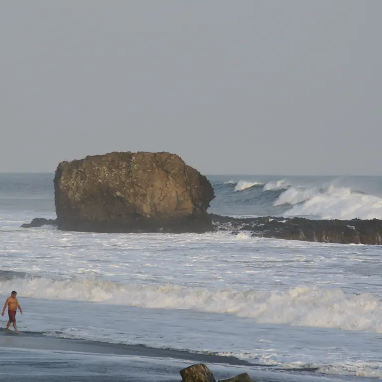 Pacific surf at El Tunco and El Sunzal