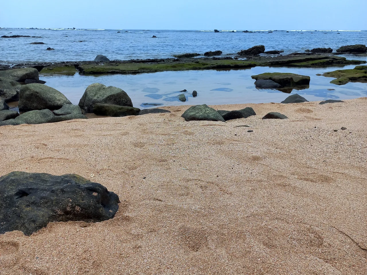 Rocky reef shore, tide pools, and coarse sand in the Los Cóbanos protected marine area