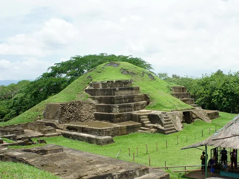 Structure 1 and stepped terraces at the San Andrés Acropolis