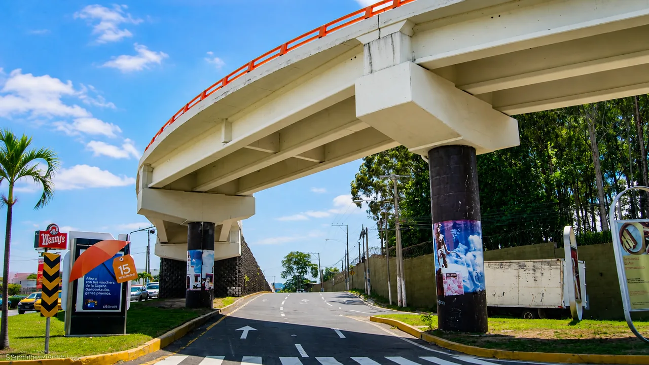 Avenida Jerusalén road connection, shown in an owner-approved photograph from El Salvador
