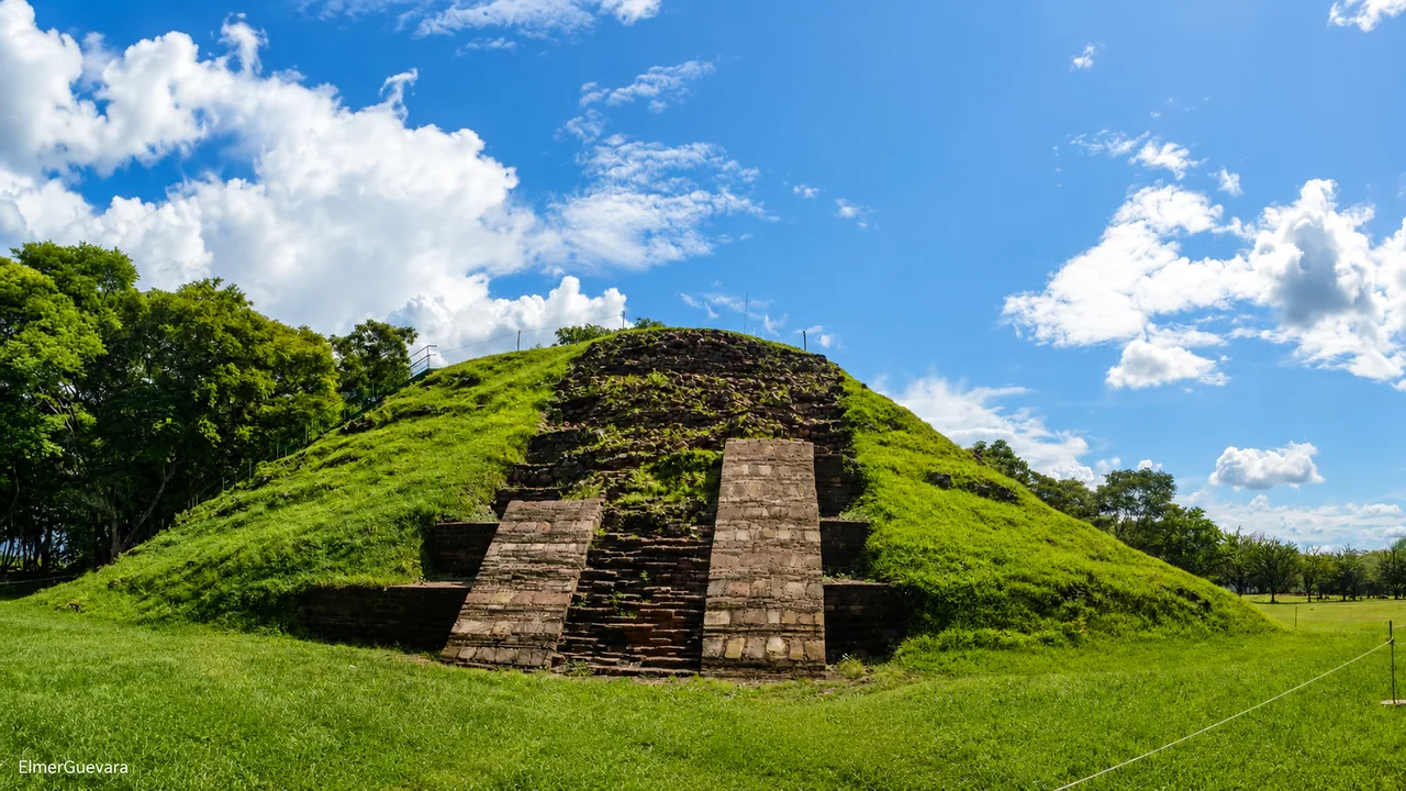 Cihuatán pyramid, shown in an owner-approved photograph from El Salvador