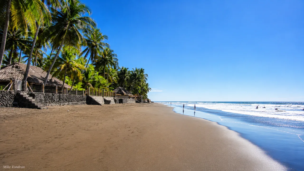 El Zonte beach, shown in an owner-approved photograph from El Salvador