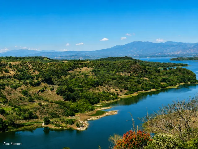 Broad green shoreline and water at Lake Suchitlán near Suchitoto