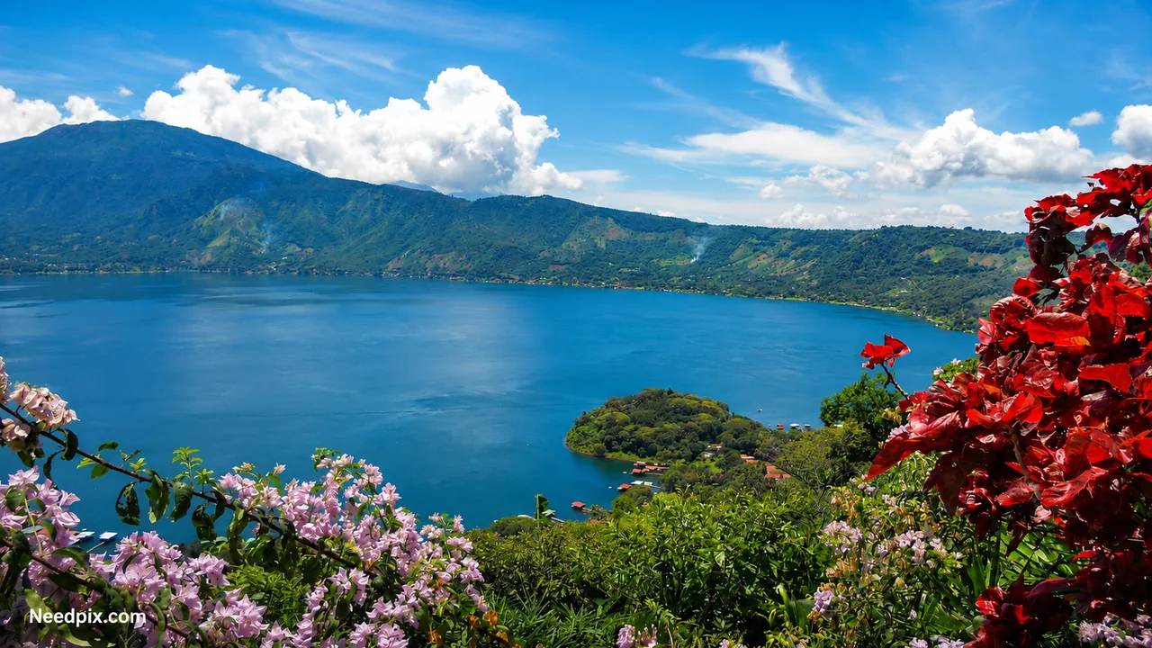 Lake Coatepeque viewpoint, shown in an owner-approved photograph from El Salvador
