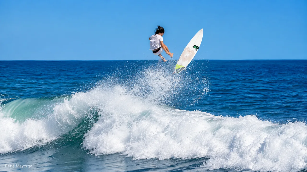 Surf at El Zonte, shown in an owner-approved photograph from El Salvador